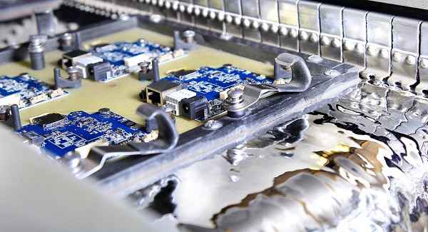 pcba貼片打樣波峰焊的長期實(shí)踐